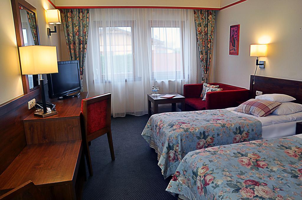 Ahotel Czechowice-Dziedzice Kamer foto