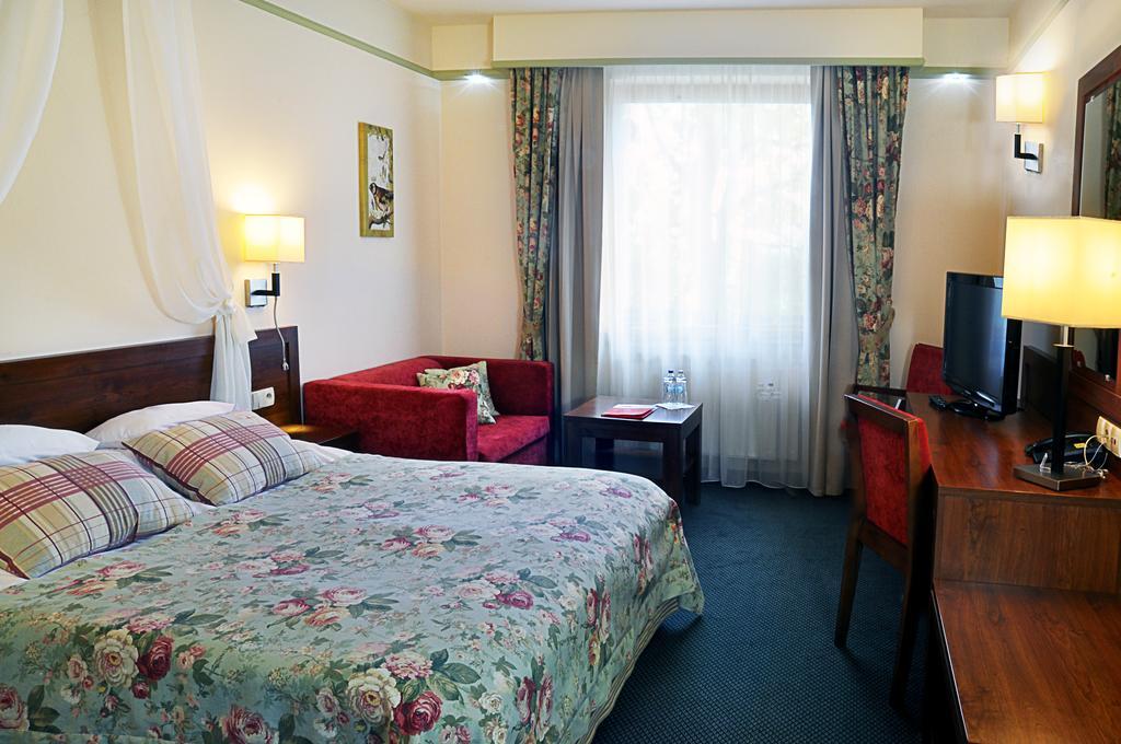 Ahotel Czechowice-Dziedzice Kamer foto