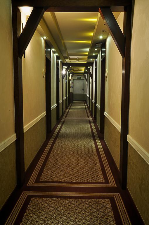 Ahotel Czechowice-Dziedzice Buitenkant foto