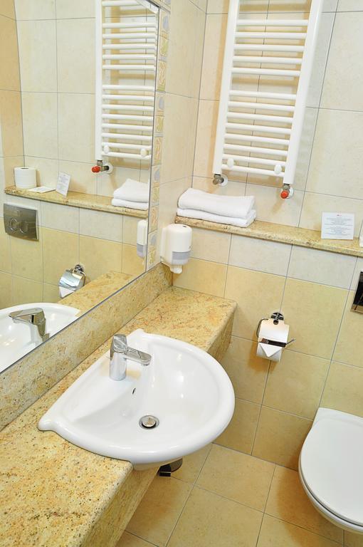Ahotel Czechowice-Dziedzice Kamer foto