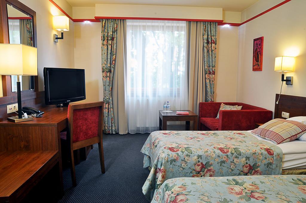 Ahotel Czechowice-Dziedzice Kamer foto