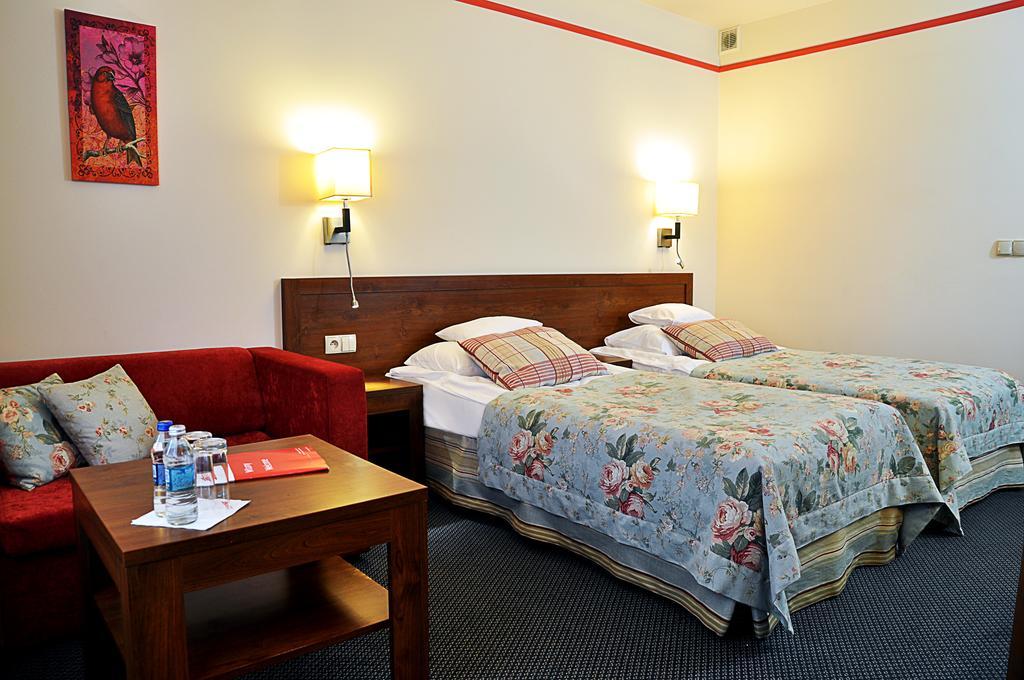 Ahotel Czechowice-Dziedzice Kamer foto