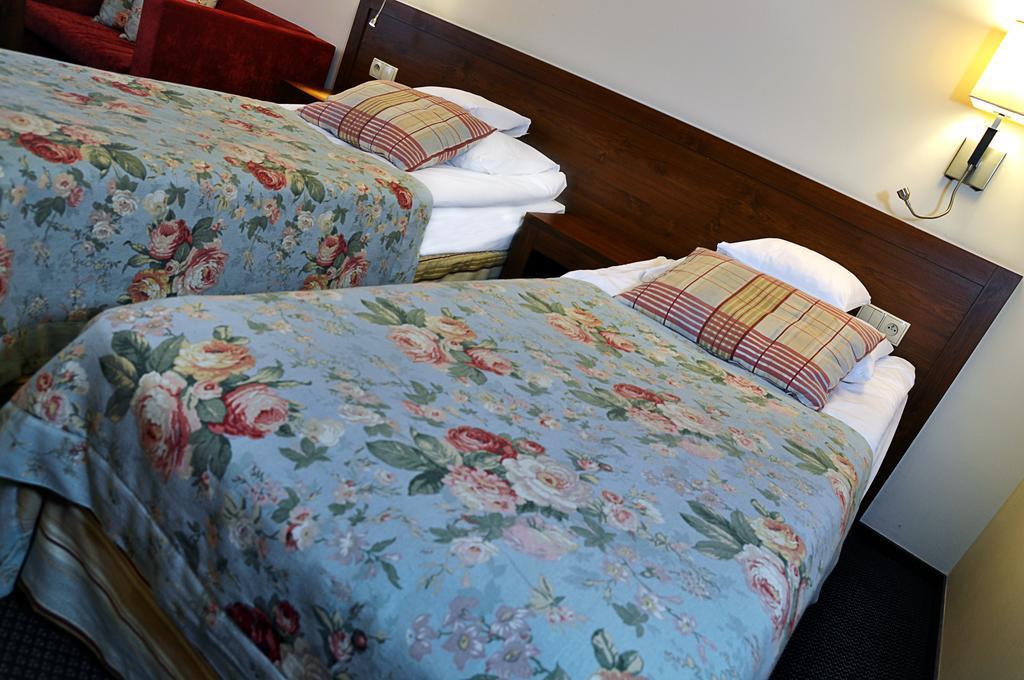 Ahotel Czechowice-Dziedzice Kamer foto